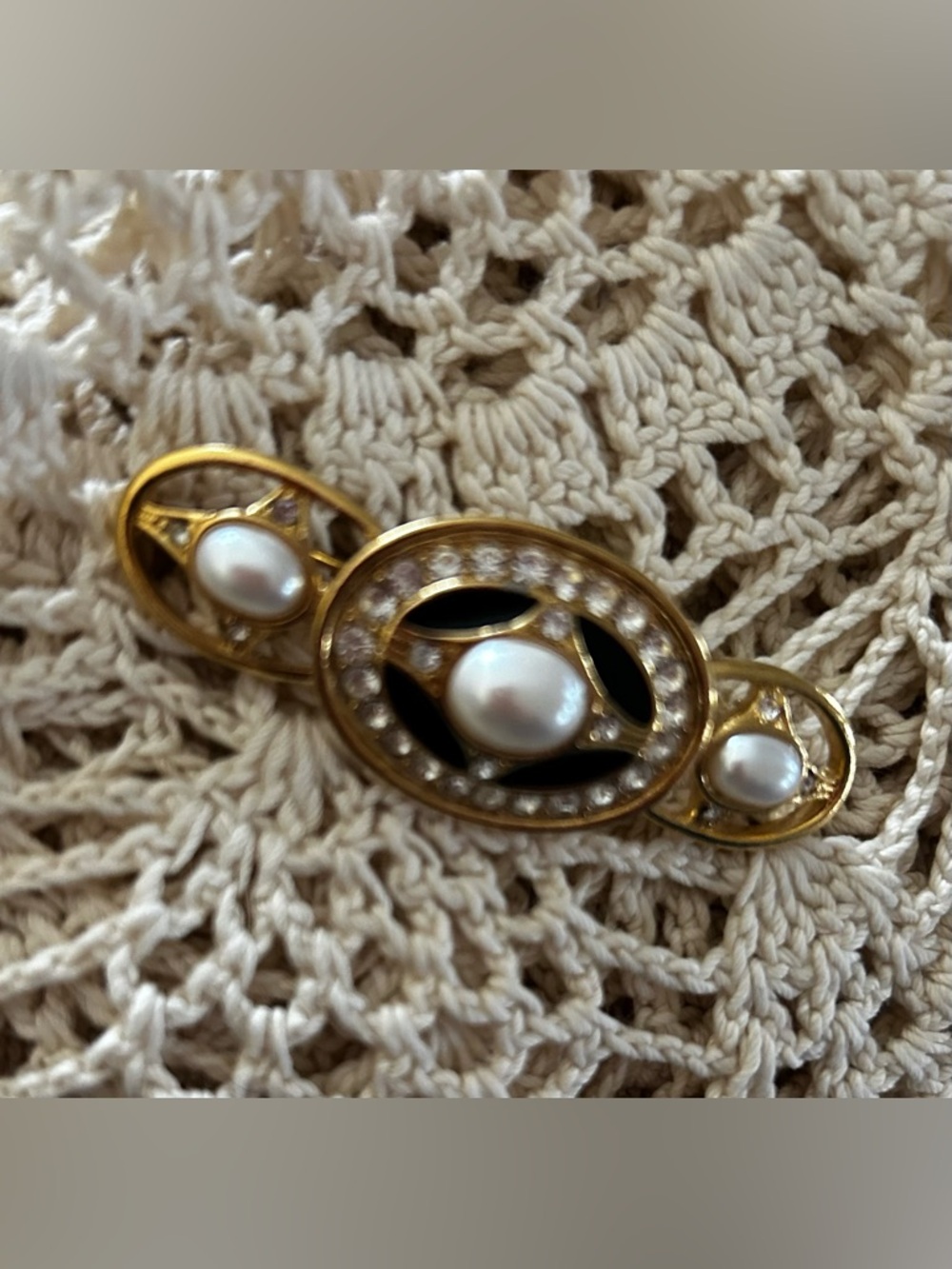 Gold Faux Pearl and Rhinestones Oval Brooch - Elegant Vintage Women's Jewelry